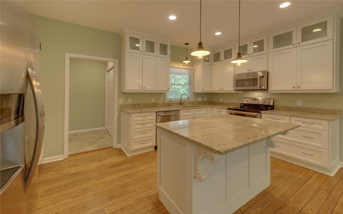 320 Ridgewood Drive Hartwell, GA 30643 - Photo 5 of 27 Gallery Image 5