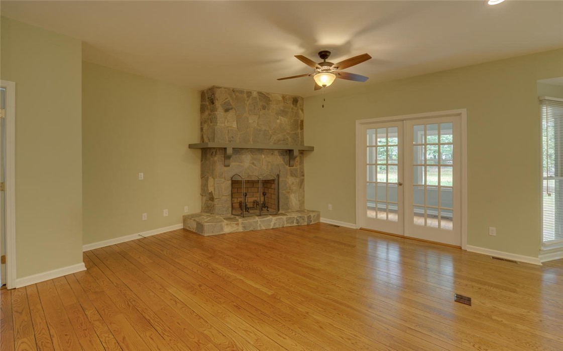 320 Ridgewood Drive Hartwell, GA 30643 - Photo 8 of 27 Gallery Image 8