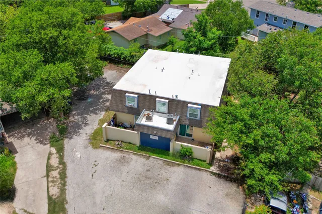 $1,299 | 5002 Blue Spruce Circle, Unit C, Austin, TX 78723