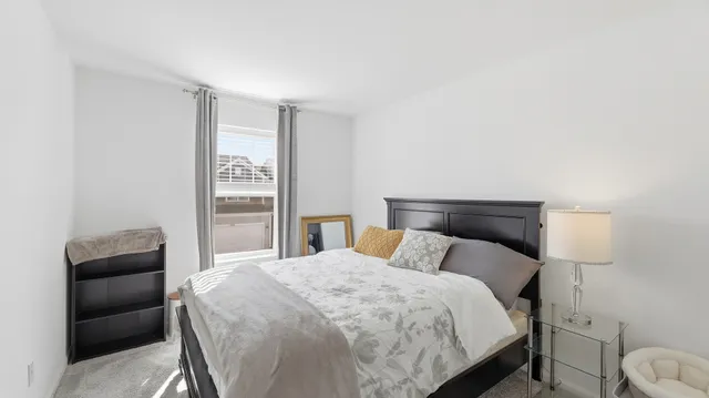 $379,999 | 120 Kingsport Drive, South Elgin, IL 60177