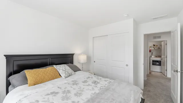 $379,999 | 120 Kingsport Drive, South Elgin, IL 60177