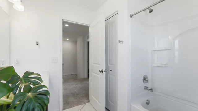 $379,999 | 120 Kingsport Drive, South Elgin, IL 60177