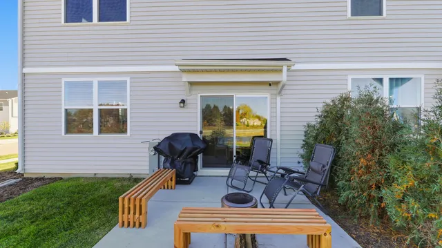 $379,999 | 120 Kingsport Drive, South Elgin, IL 60177