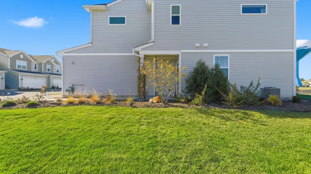 $379,999 | 120 Kingsport Drive, South Elgin, IL 60177