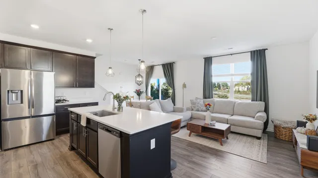 $379,999 | 120 Kingsport Drive, South Elgin, IL 60177