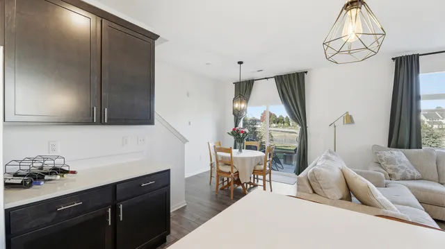 $379,999 | 120 Kingsport Drive, South Elgin, IL 60177