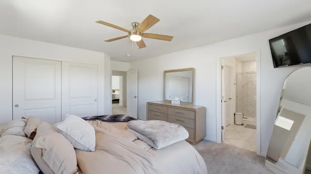 $379,999 | 120 Kingsport Drive, South Elgin, IL 60177