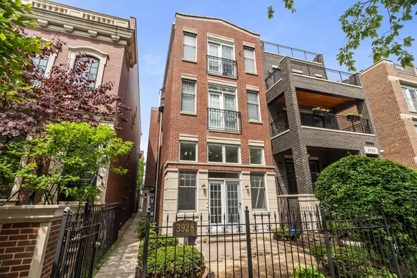 $7,900 | 3928 North Greenview Avenue, Unit 1, Chicago, IL 60613