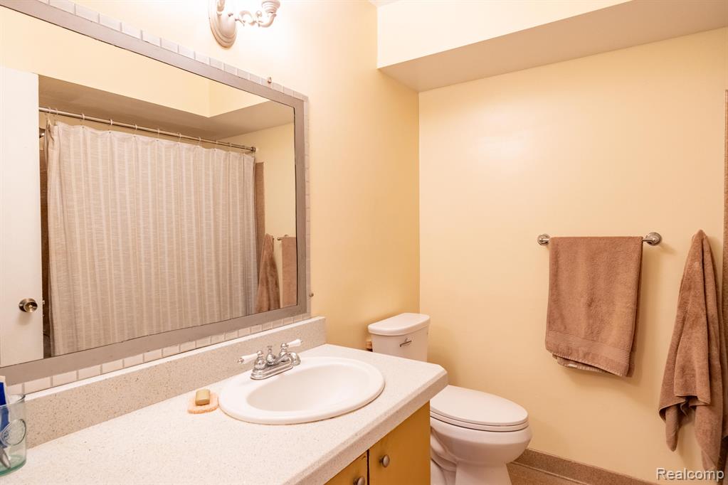 24056 Middlebelt Road, Unit 20 Farmington, MI 48336 - Photo 13 of 17