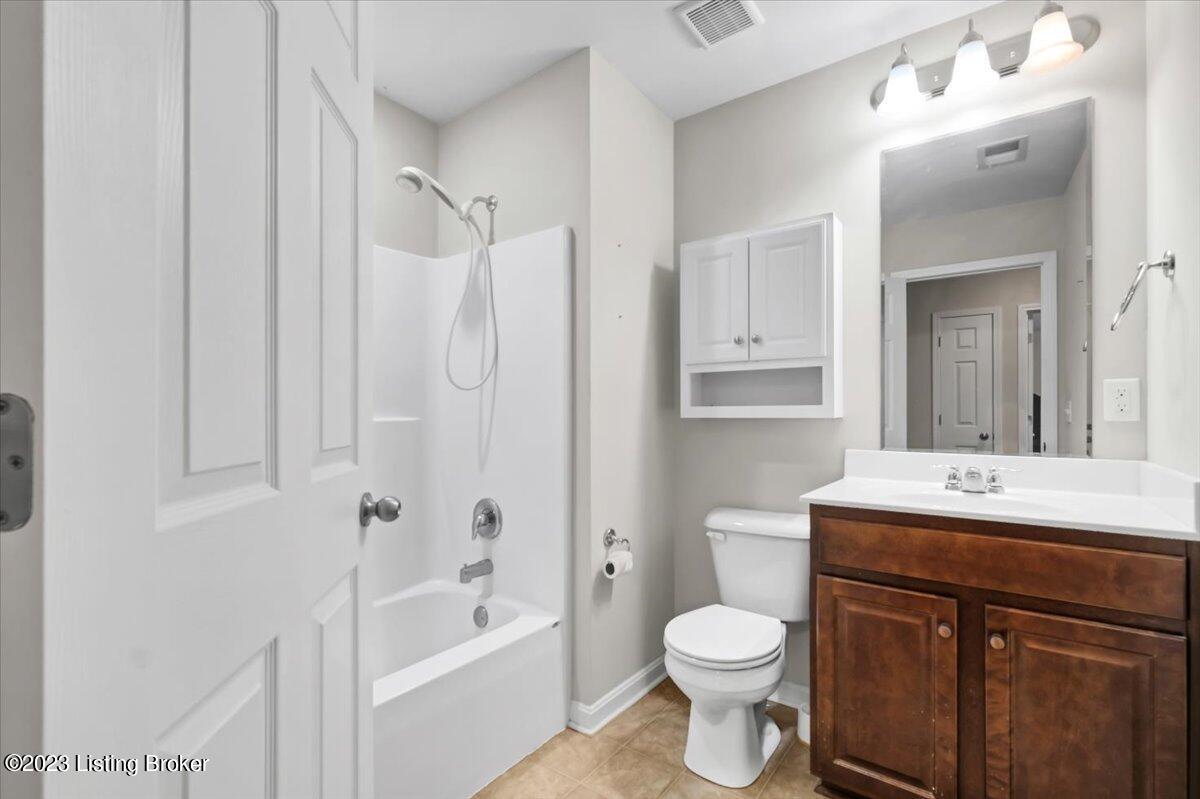 6458 Renate Road Louisville, KY 40291 - Photo 22 of 32 Great size guest bathroom