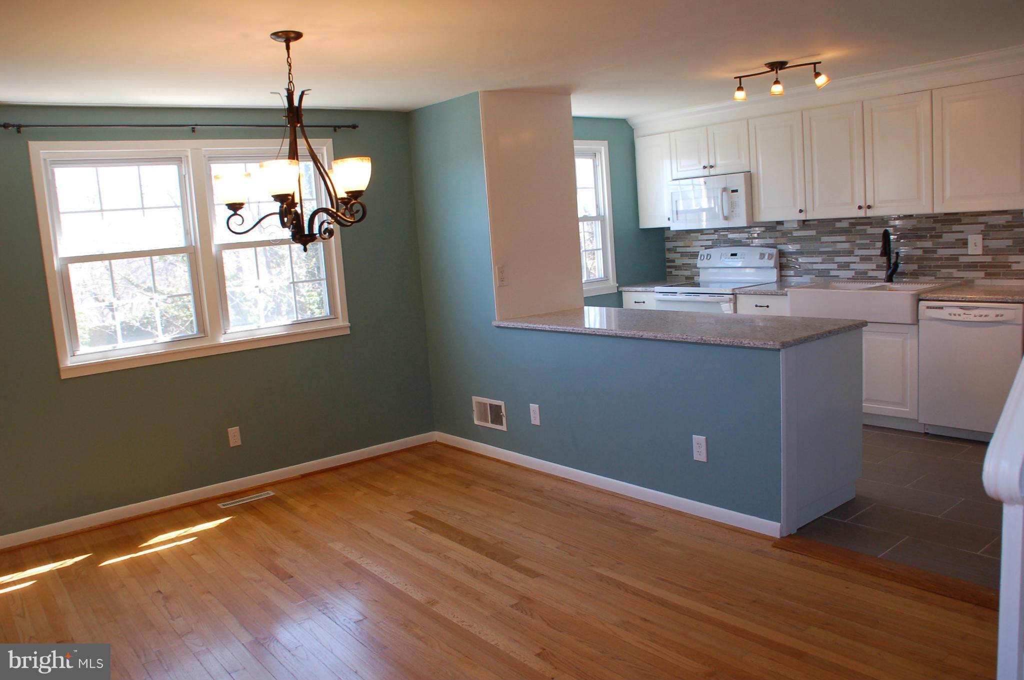 1027 Grovehill Road Baltimore, MD 21227 - Photo 8 of 28 Dining Room