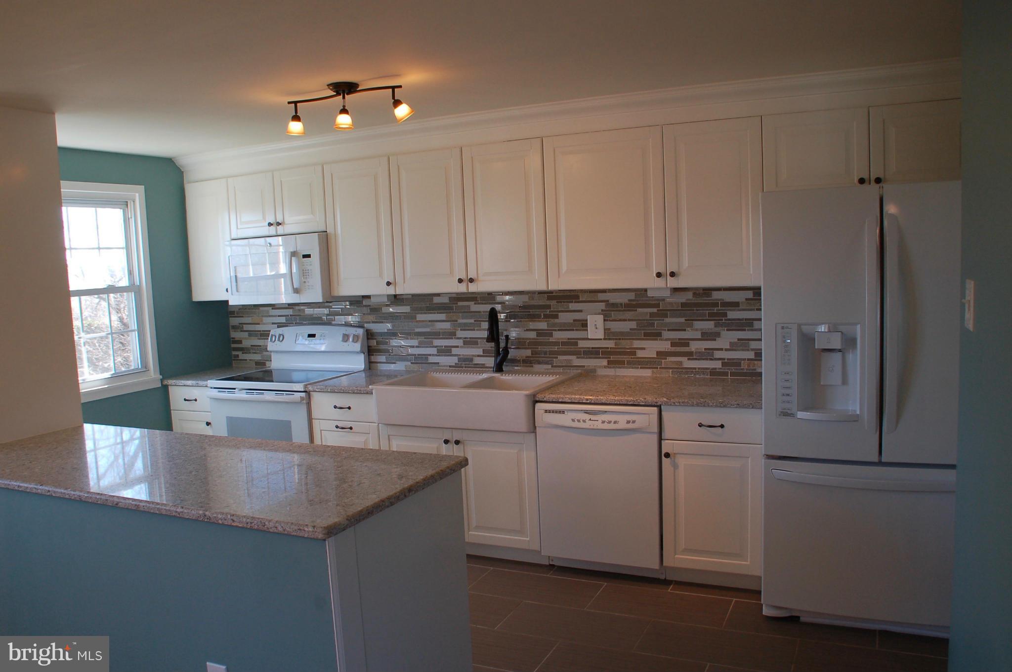 1027 Grovehill Road Baltimore, MD 21227 - Photo 9 of 28 Kitchen