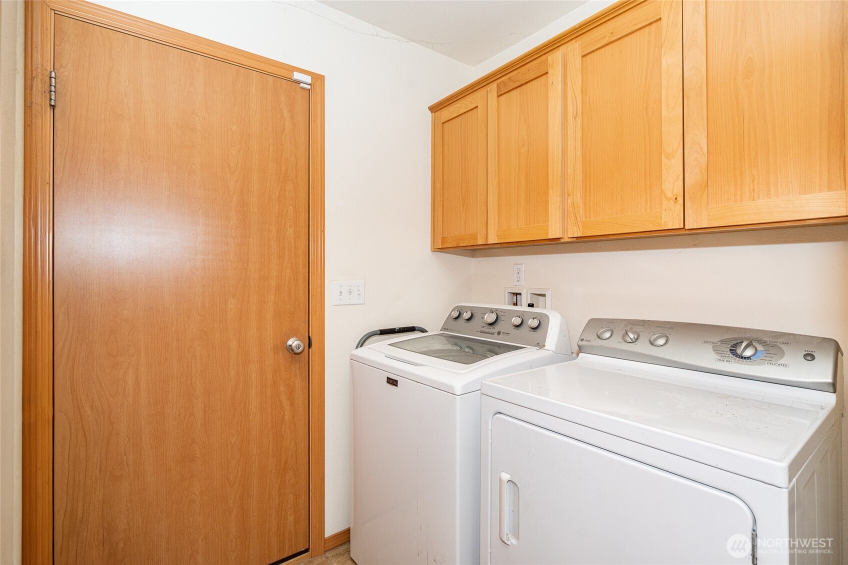 241 Parkside Loop Napavine, WA 98532 - Photo 19 of 34 a utility room with dryer and washer