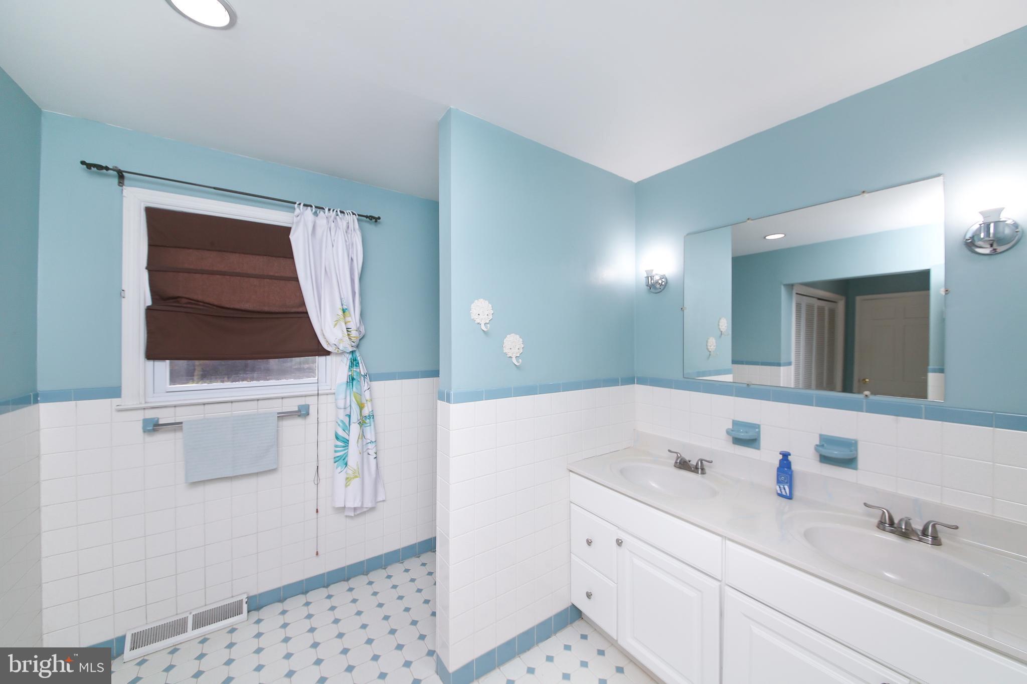 2348 Oakfield Road Warrington, PA 18976 - Photo 18 of 44