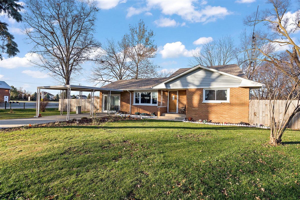 2293 Jericho Road Aurora, IL 60506 - Photo 3 of 26 a front view of a house with a garden