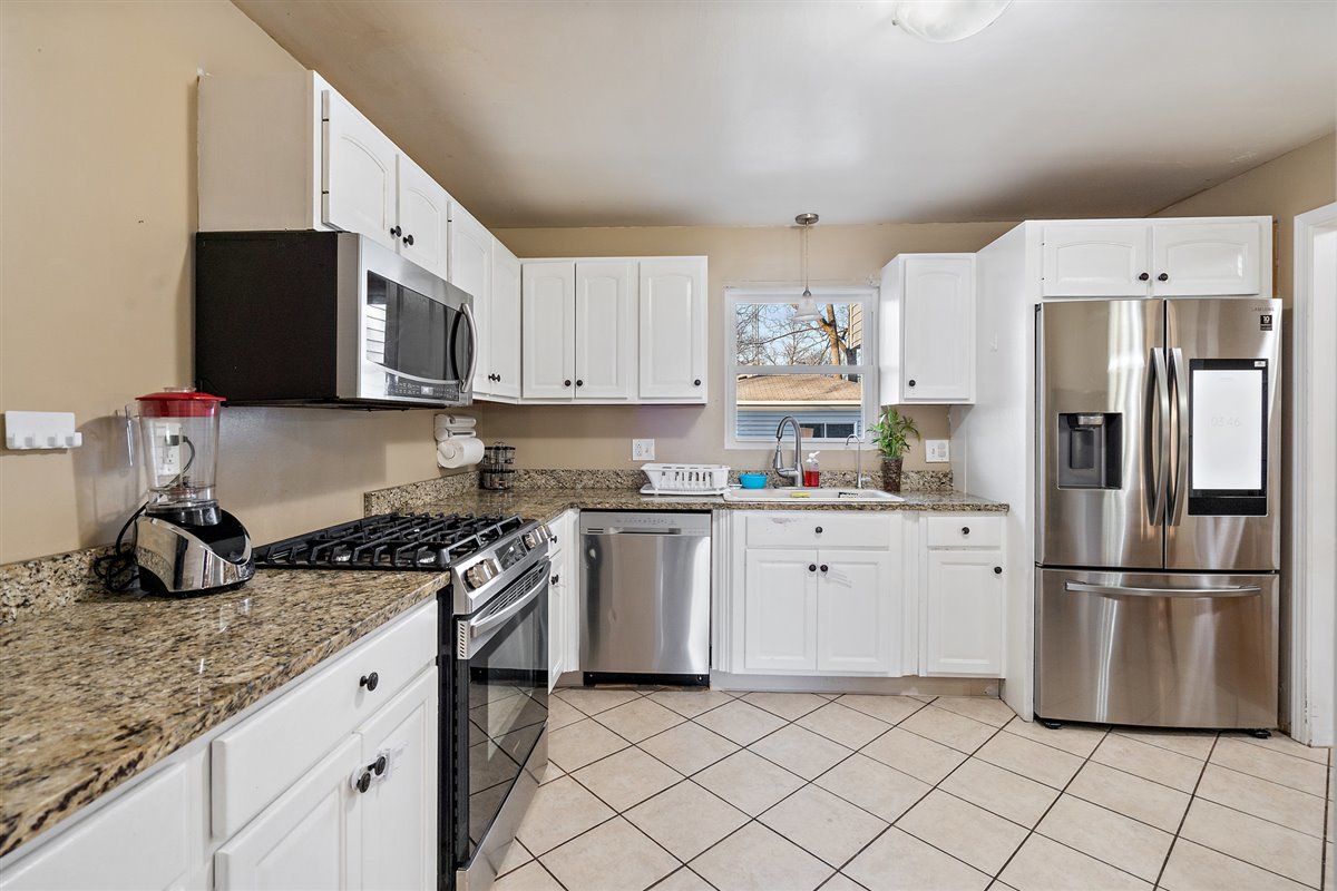 2293 Jericho Road Aurora, IL 60506 - Photo 8 of 26 a kitchen with granite countertop a sink stove and refrigerator