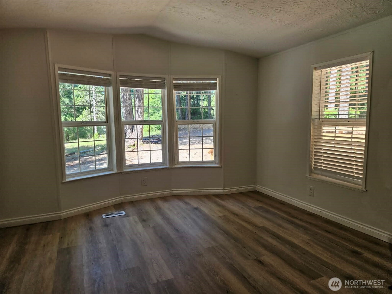 100 East Kilmarnock Road Shelton, WA 98584 - Photo 3 of 9