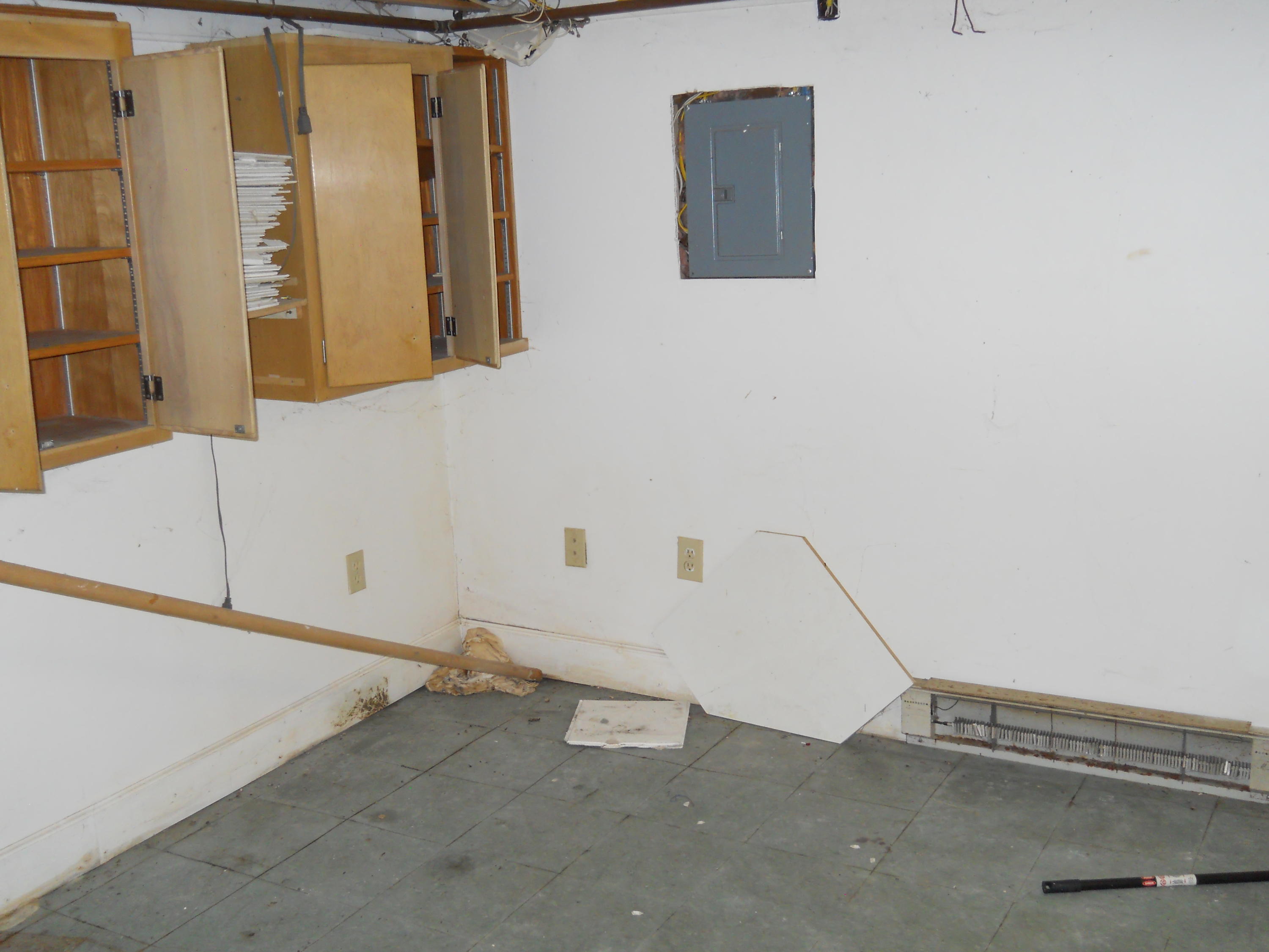 30 Dunns Pond Road Hyannis, MA 02601 - Photo 28 of 30 a view of an empty room