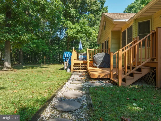 a view of a house with backyard wooden fence