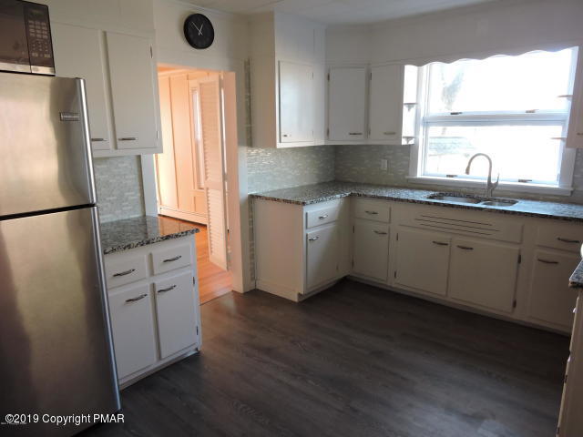 17 Fetherman Street Stroudsburg, PA 18360 - Photo 5 of 20 Upgraded Kitchen