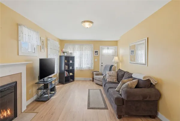 $335,000 | 201 Hollis Avenue, Warwick, RI 02889