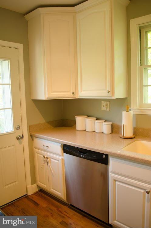 514 Windwood Road Baltimore, MD 21212 - Photo 9 of 18 a kitchen with granite countertop white cabinets and sink