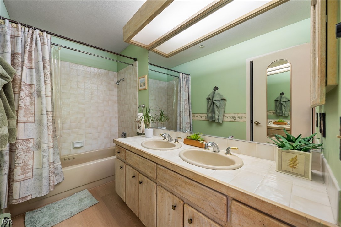 335 Ski Way, Unit 329 Incline Village, NV 89451 - Photo 17 of 39 Primary Bathroom