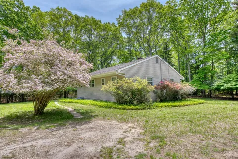 $1,700,000 | 127 Copeces Lane, East Hampton, NY 11937
