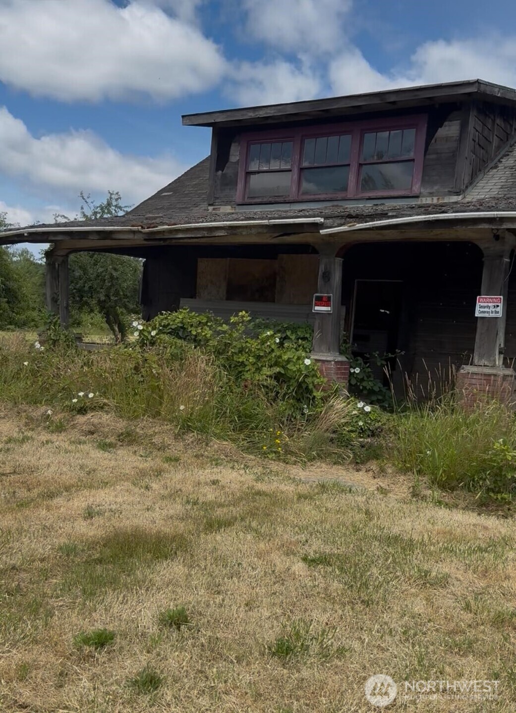 673 Monte Elma Road Montesano, WA 98563 - Photo 2 of 10 a front view of a house with a yard