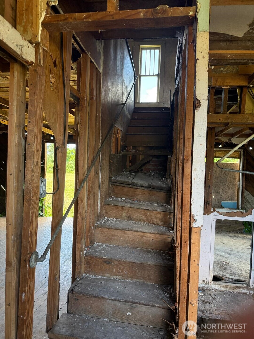 673 Monte Elma Road Montesano, WA 98563 - Photo 7 of 10 a view of a entryway of a house