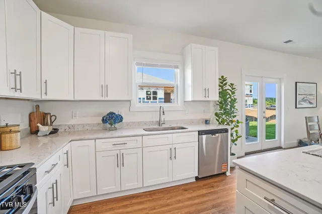 $412,165 | 101 Mint Ct Bluff, Bluff City, TN 37618