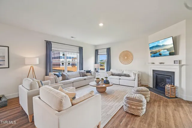 $412,165 | 101 Mint Ct Bluff, Bluff City, TN 37618