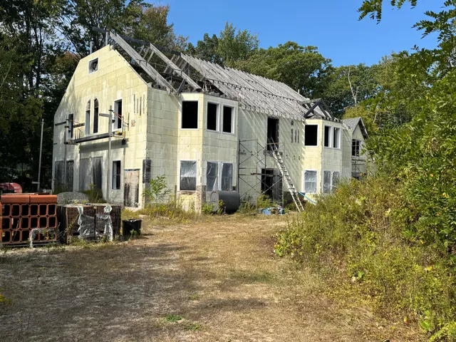 $1,600,000 | 59 Leighton Road, Falmouth, ME 04105