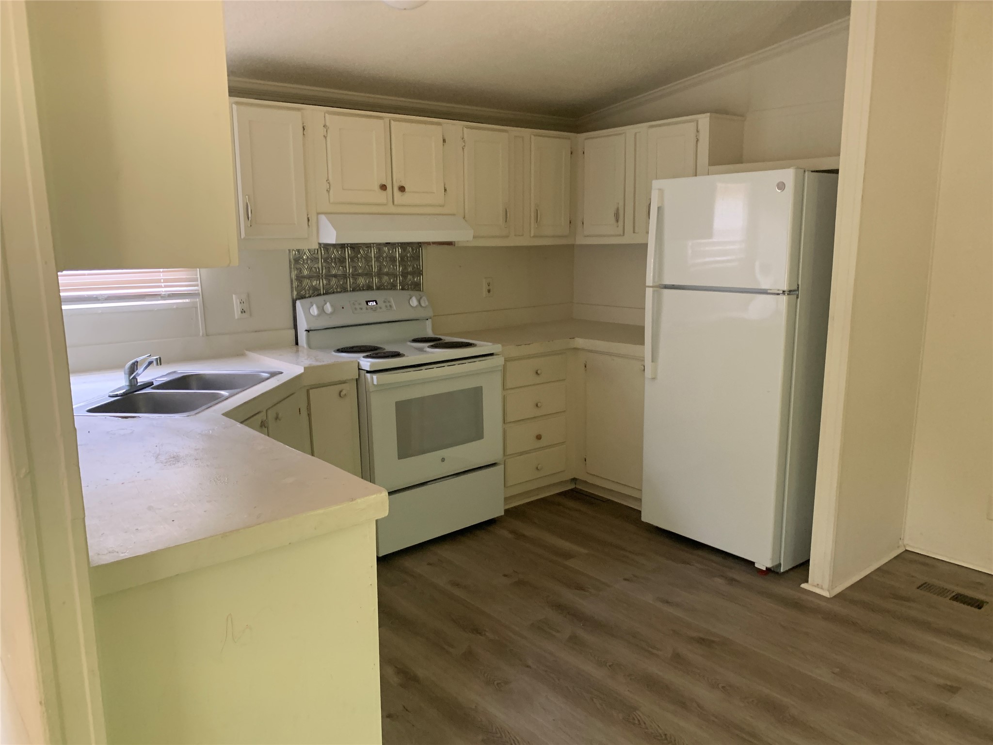 9903 Cheryl Lynn Road Austin, TX 78747 - Photo 4 of 13 A well-appointed kitchen features ample cabinetry, a full suite of appliances, and durable flooring.