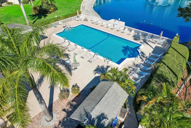 $2,000 | 2770 Garden Drive South, Unit 212, Lake Worth, FL 33461