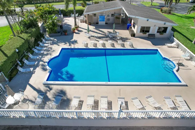 $2,000 | 2770 Garden Drive South, Unit 212, Lake Worth, FL 33461