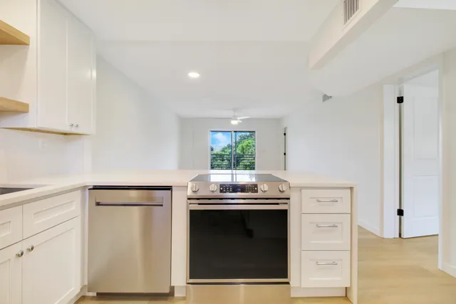 $2,000 | 2770 Garden Drive South, Unit 212, Lake Worth, FL 33461