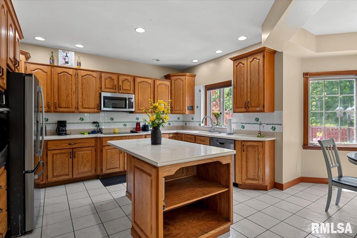 2517 Dickens Drive Springfield, IL 62711 - Photo 20 of 66