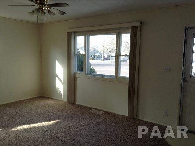 916 West Ridgemont Road Peoria, IL 61614 - Photo 2 of 9 Gallery Image 2