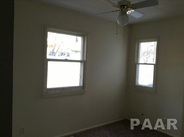 916 West Ridgemont Road Peoria, IL 61614 - Photo 8 of 9 Gallery Image 8