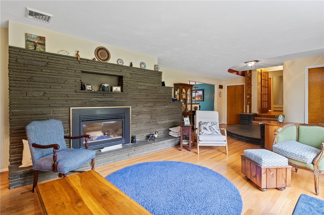 1131 Wall Road Webster, NY 14580 - Photo 4 of 39