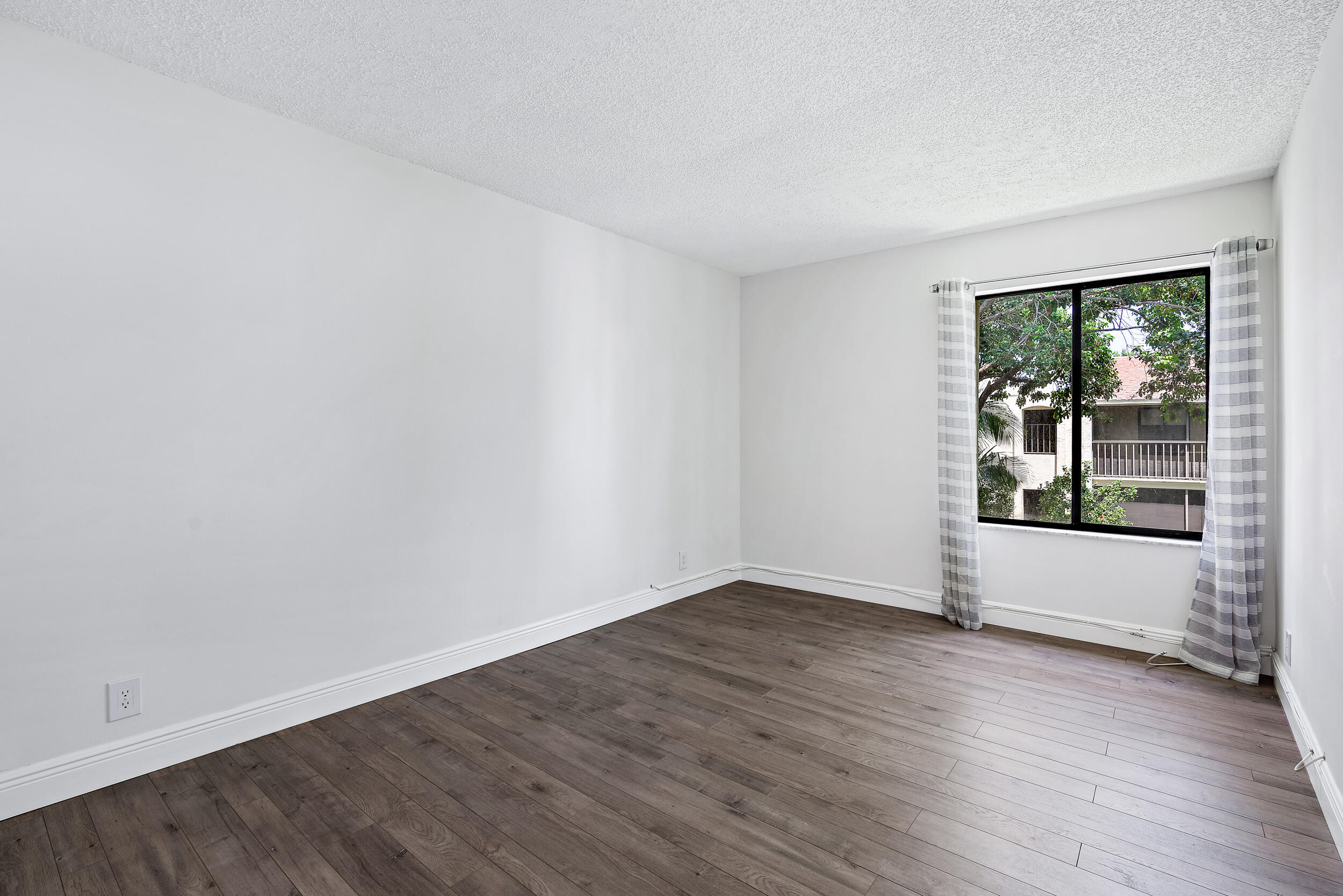 150 Pineview Road, Unit K5 Jupiter, FL 33469 - Photo 8 of 20 150 Pineview Rd, Unit K5-7