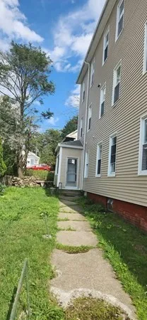 $2,300 | 17 Arlington Street, Unit 1, Worcester, MA 01604