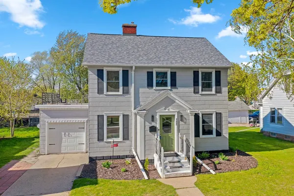 $269,900 | 722 East Kimberly Avenue, Kimberly, WI 54136