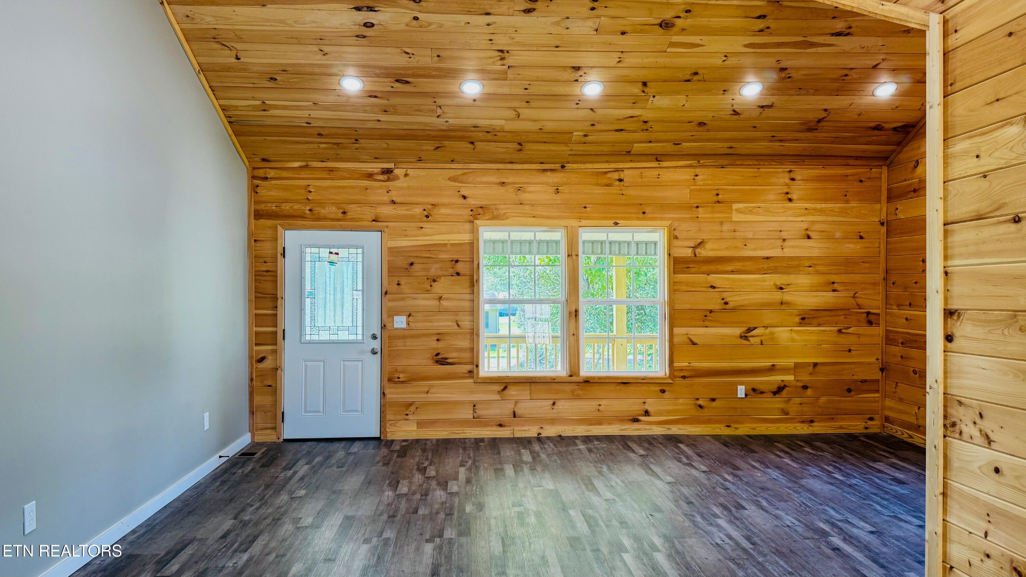 138 Lloyd Street Oneida, TN 37841 - Photo 13 of 36 a view of wooden door