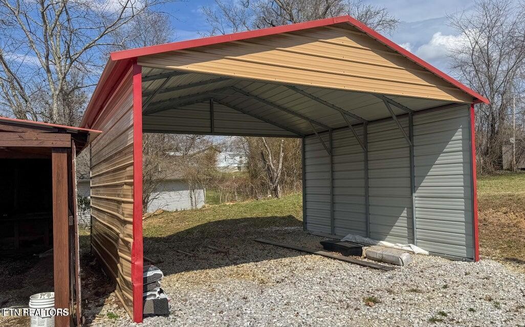 138 Lloyd Street Oneida, TN 37841 - Photo 35 of 36 a blue and white umbrella sitting in front of a house