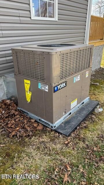 138 Lloyd Street Oneida, TN 37841 - Photo 36 of 36 a view of a backyard