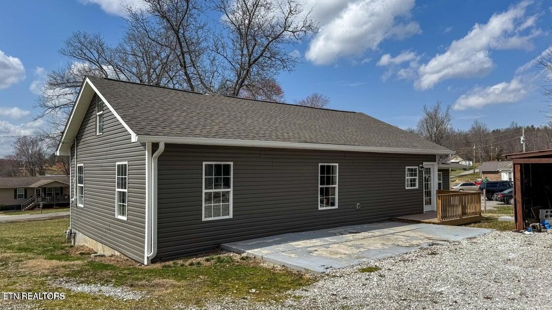 138 Lloyd Street Oneida, TN 37841 - Photo 7 of 36 a view of a house