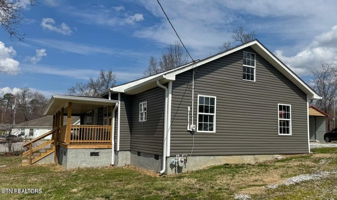 138 Lloyd Street Oneida, TN 37841 - Photo 8 of 36 a view of a house with wooden fence