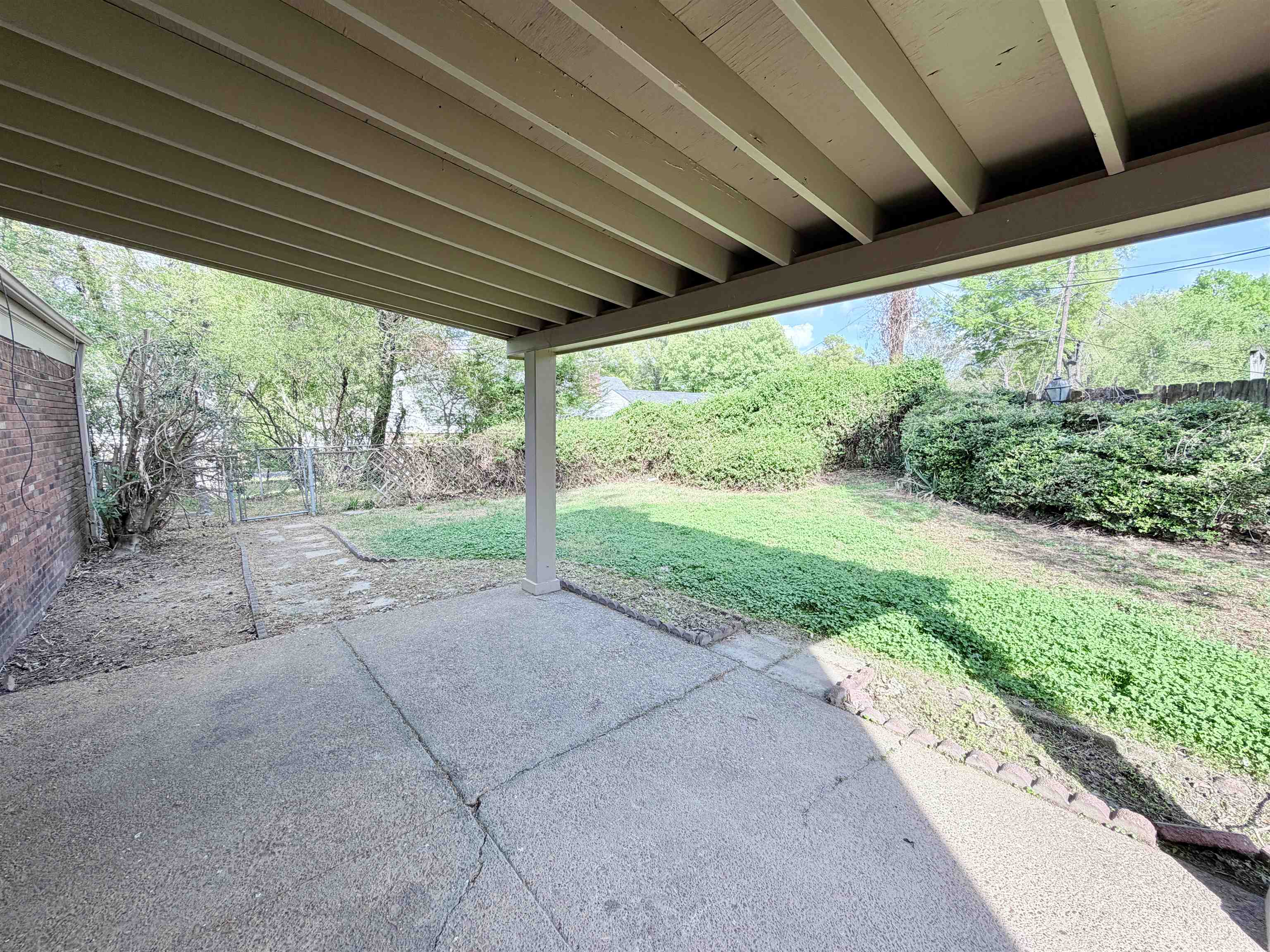 3118 Estes Street Memphis, TN 38115 - Photo 31 of 32 a backyard of a house with a garden